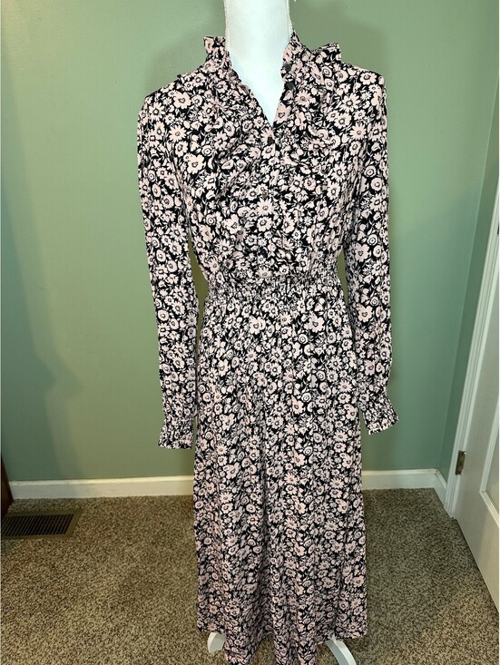 Boden Dresses & Skirts - Boden Pink and Black Ruffle Neck Smocked Cuff Floral Midi Dress Size 4 EUC